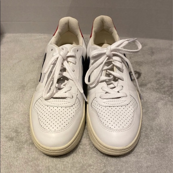 Veja V-10 Leather Sneaker White 7US - Picture 3 of 8